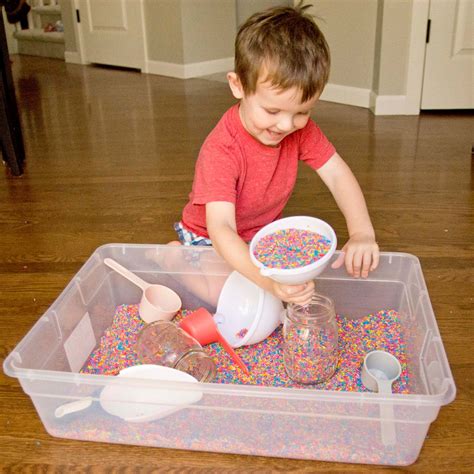 busy toddler sensory bin